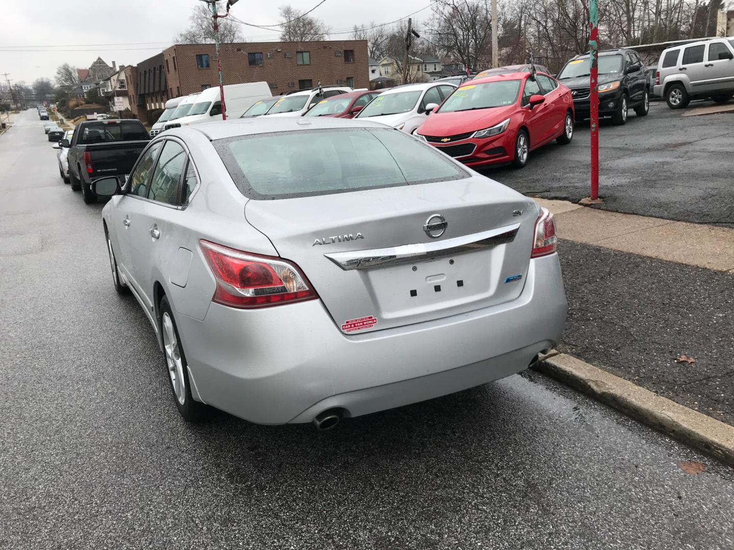 2013 Silver /Gray Nissan Altima SV (1N4AL3AP1DC) with an 2.4 V4 engine, Automatic transmission, located at 577 Chester Pike, Prospect Park, PA, 19076, (610) 237-1015, 39.886154, -75.302338 - Photo#5